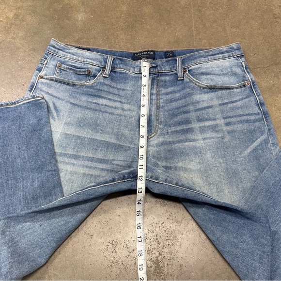 Lucky Brand 329 Jeans Classic Straight Fit Light Wash Blue Denim - Picture 7 of 9